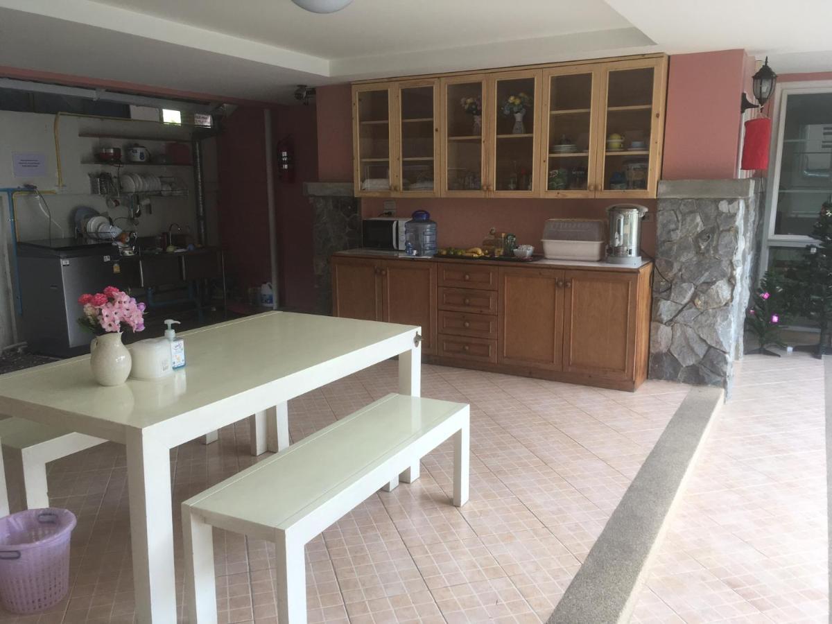 Guest house Triple Palms House *