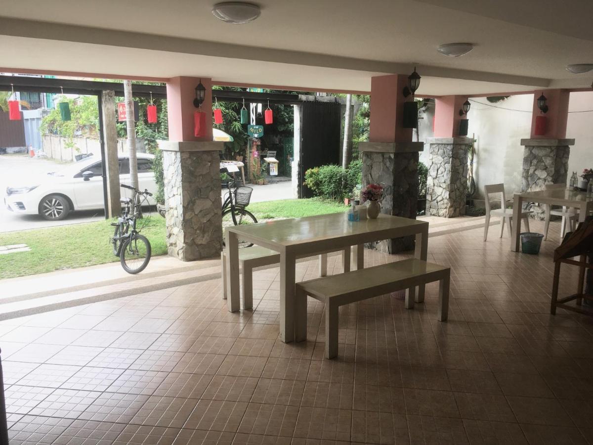 Triple Palms House Guest house