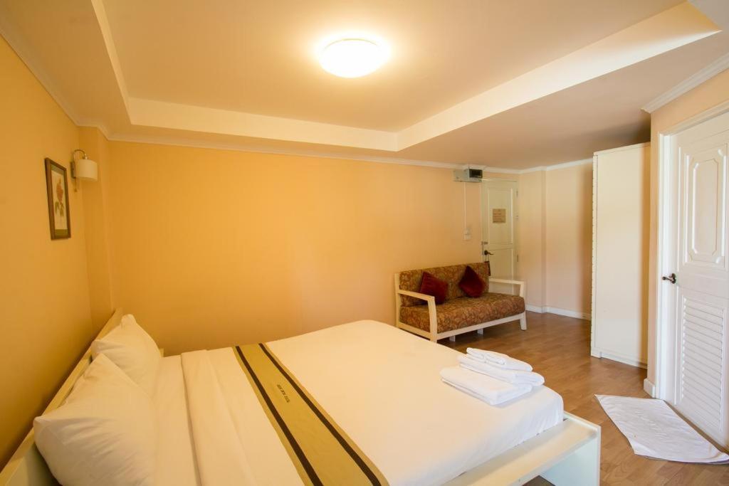 Guest house Triple Palms House *
