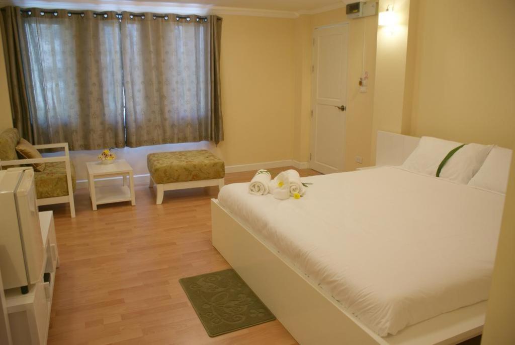 Triple Palms House Guest house *