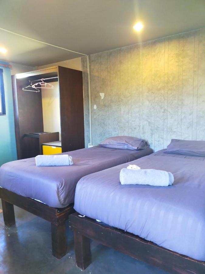Hostel 9 *