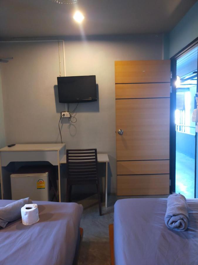 9 Hostel *