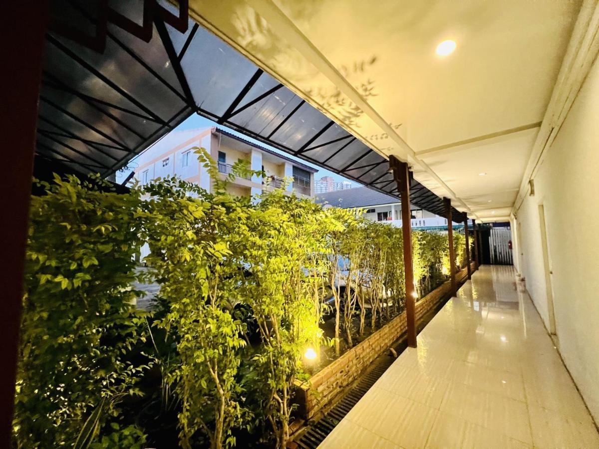 Kham Guest house