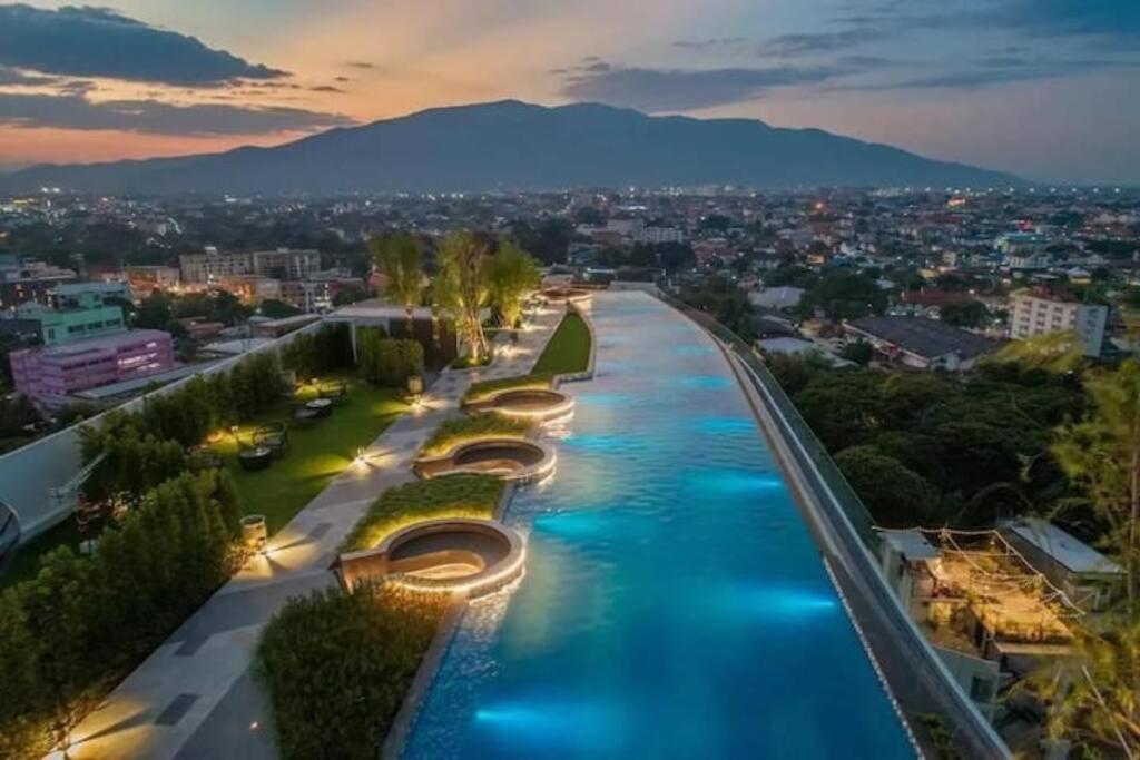 Modern Style With Sky Pool 古城边天际泳池公寓 Chiang Mai