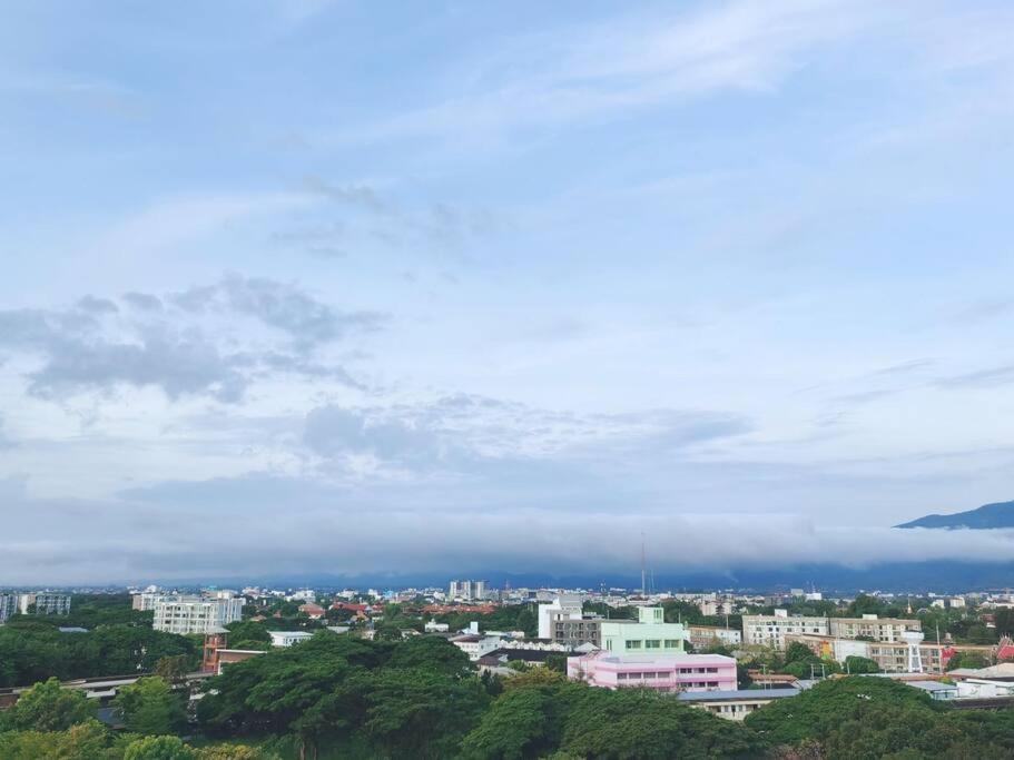 Modern Style With Sky Pool 古城边天际泳池公寓 * Chiang Mai