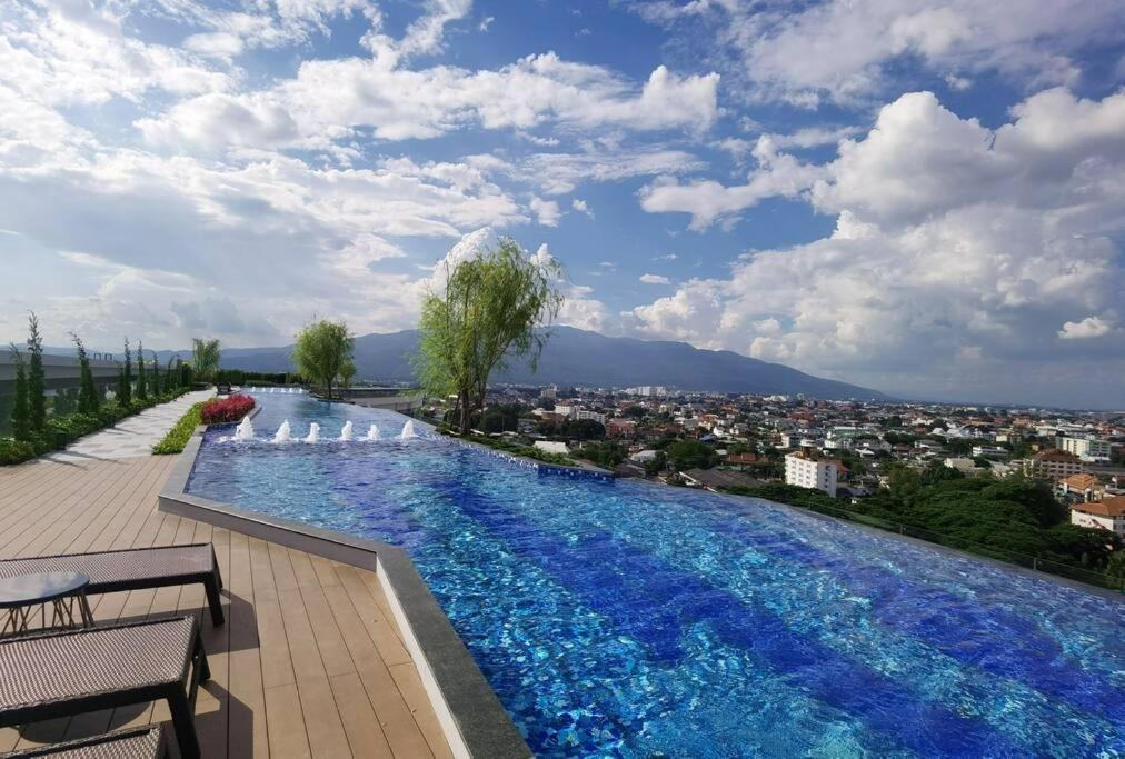 Modern Style With Sky Pool 古城边天际泳池公寓 Chiang Mai