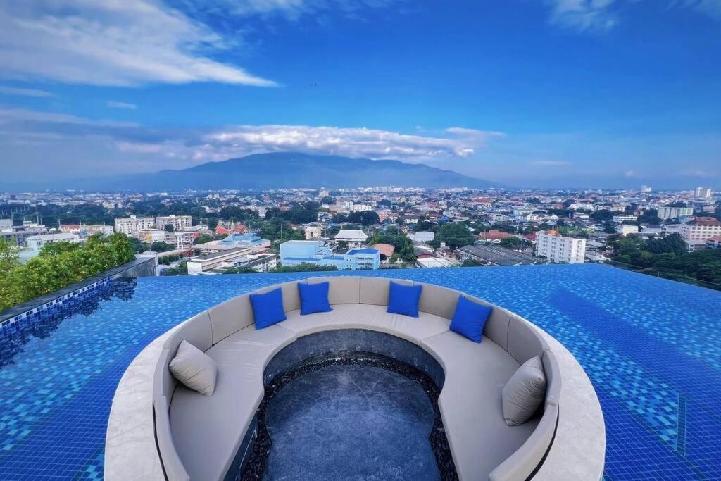 Modern Style With Sky Pool 古城边天际泳池公寓