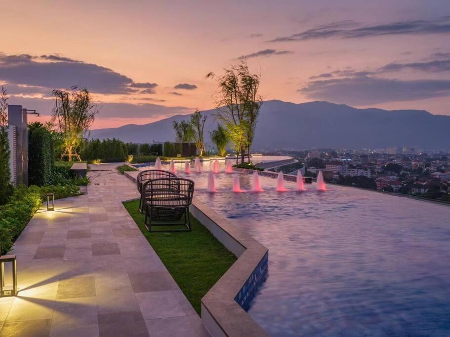 Modern Style With Sky Pool 古城边天际泳池公寓 Apartamento