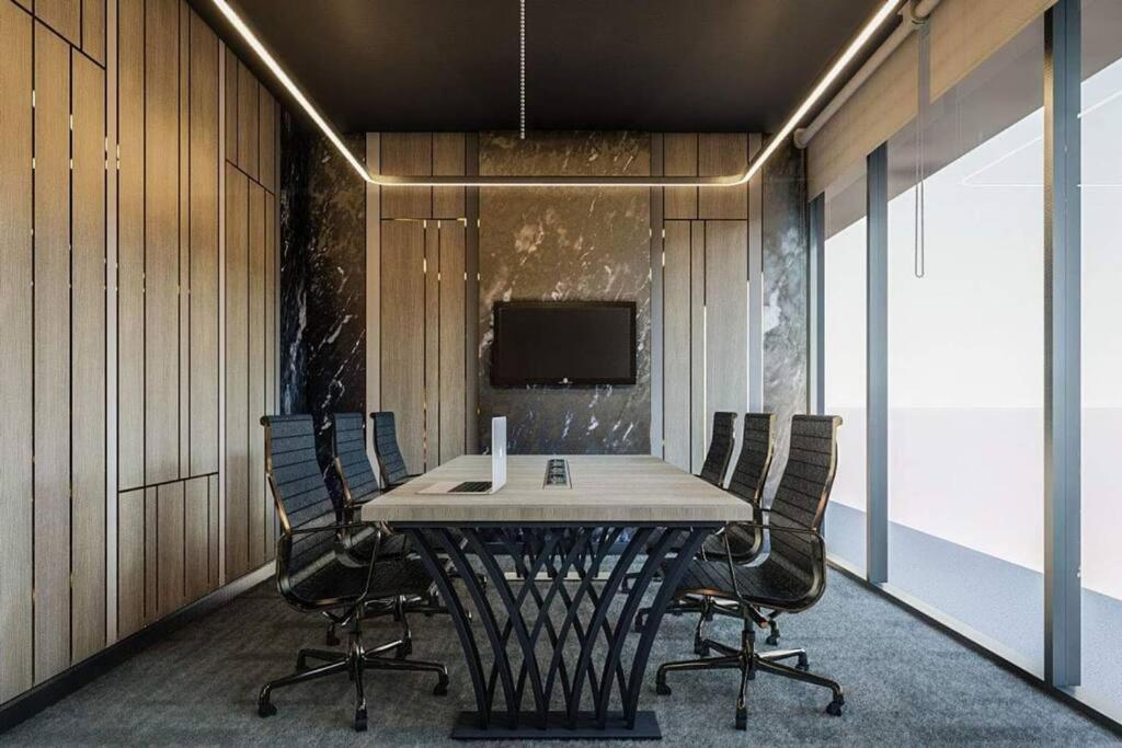 Modern Style With Sky Pool 古城边天际泳池公寓