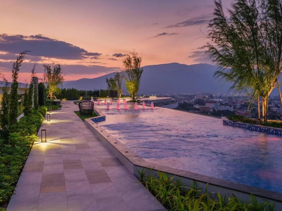 Modern Style With Sky Pool 古城边天际泳池公寓 * Chiang Mai
