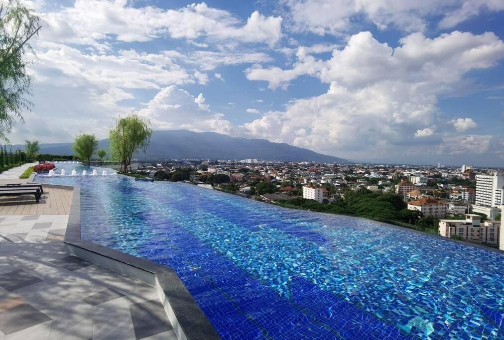 Modern Style With Sky Pool 古城边天际泳池公寓