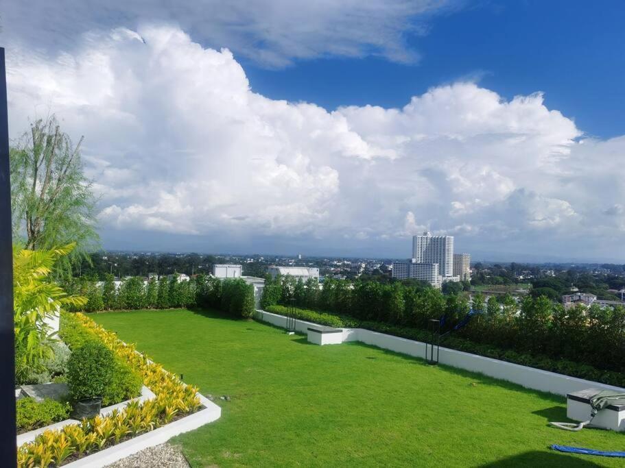 Modern Style With Sky Pool 古城边天际泳池公寓 Chiang Mai