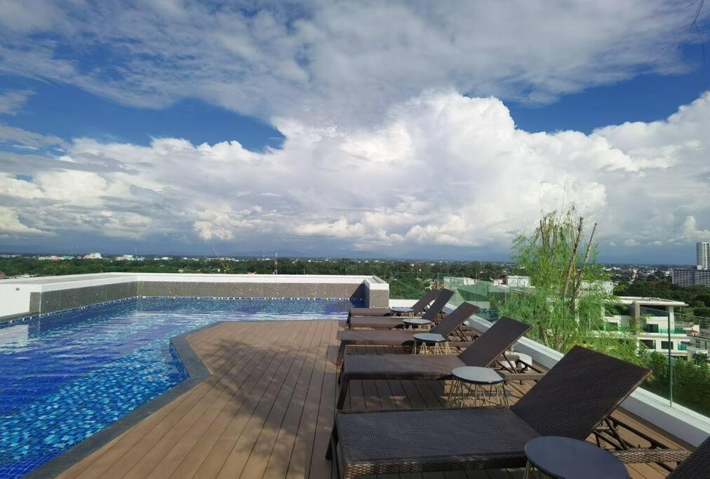 Modern Style With Sky Pool 古城边天际泳池公寓