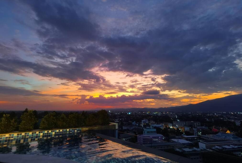 Modern Style With Sky Pool 古城边天际泳池公寓 Pangsapuri Chiang Mai