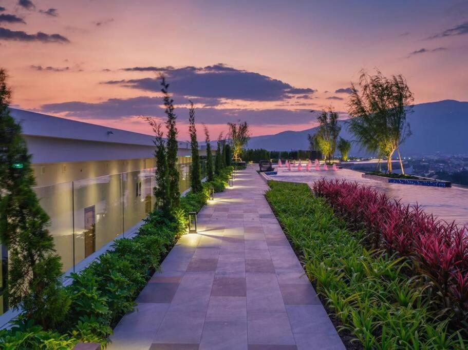 Modern Style With Sky Pool 古城边天际泳池公寓 Pangsapuri *