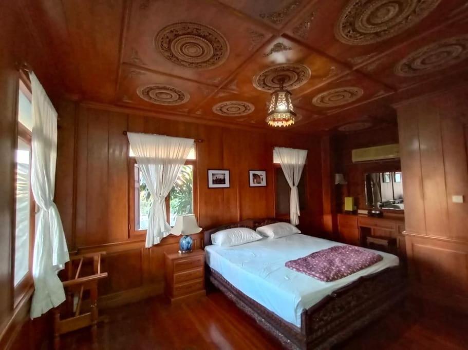 Vintage House *