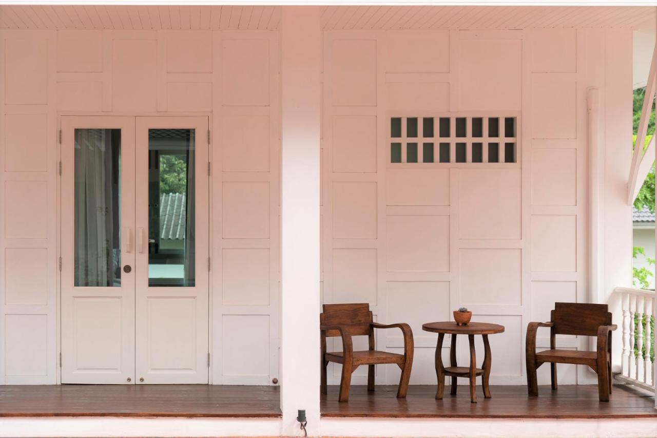 Phi Private Villa: Luxury Thai With Riverview *