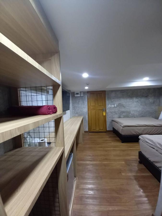 Hostel Buri And *