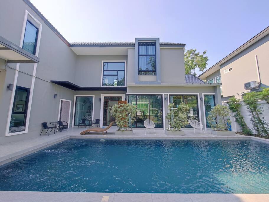 B168 Pool Villa