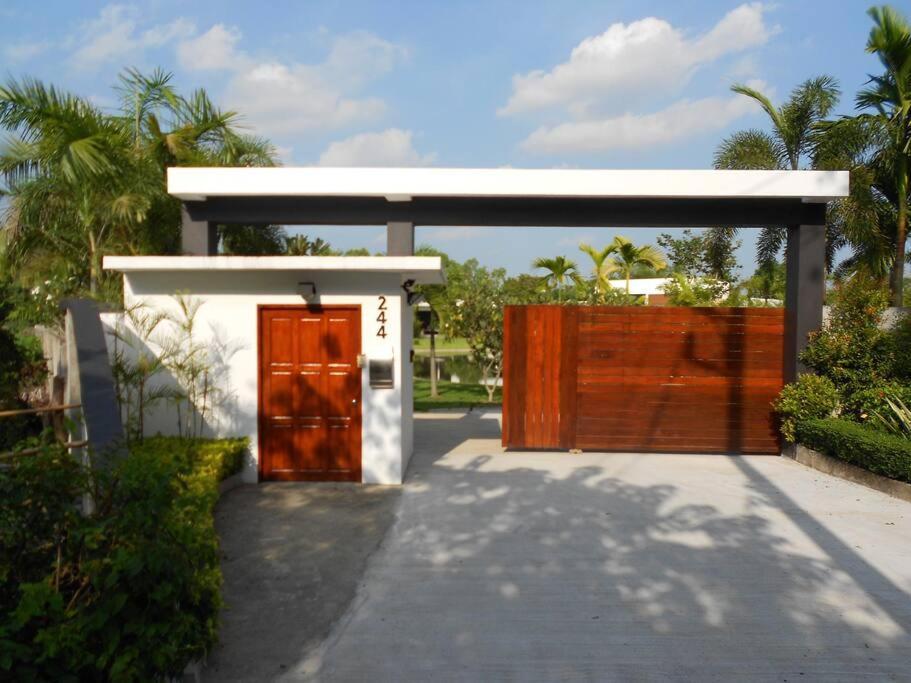 Countryside Villa, 2 Bedroom Villa, Infinity Pool And Maid Service * Chiang Mai