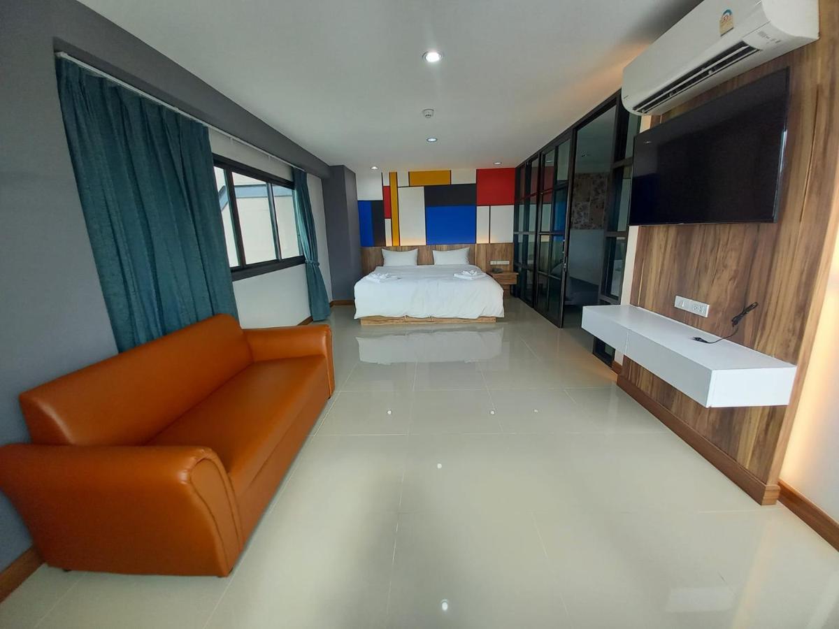 Buri And Hostel Chiang Mai