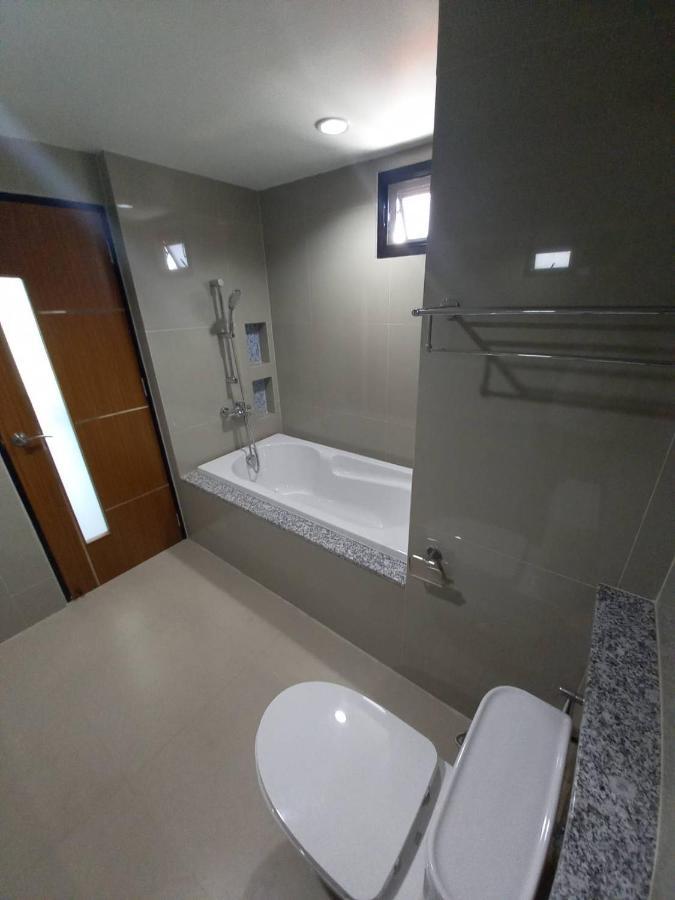 Hostel Buri And Chiang Mai