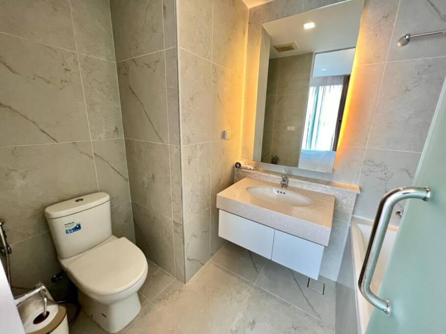 Modern 2-bedroom With Pool Apartment