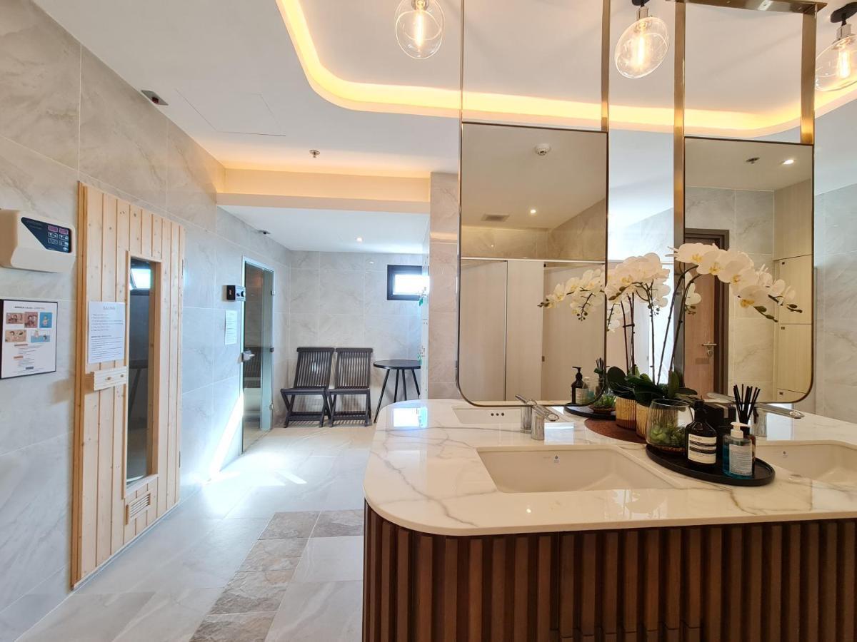 Astra Sky River Luxury Perfect For 5 People