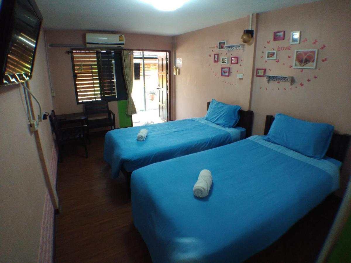 Homestay The Mirror House *