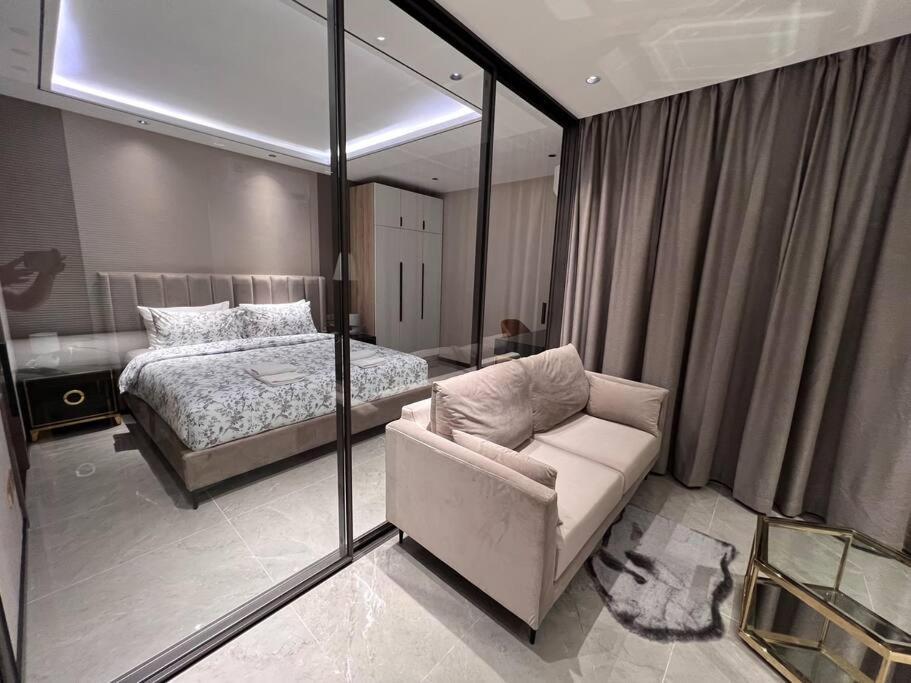 Glory กลอรี่คอนโด Apartment