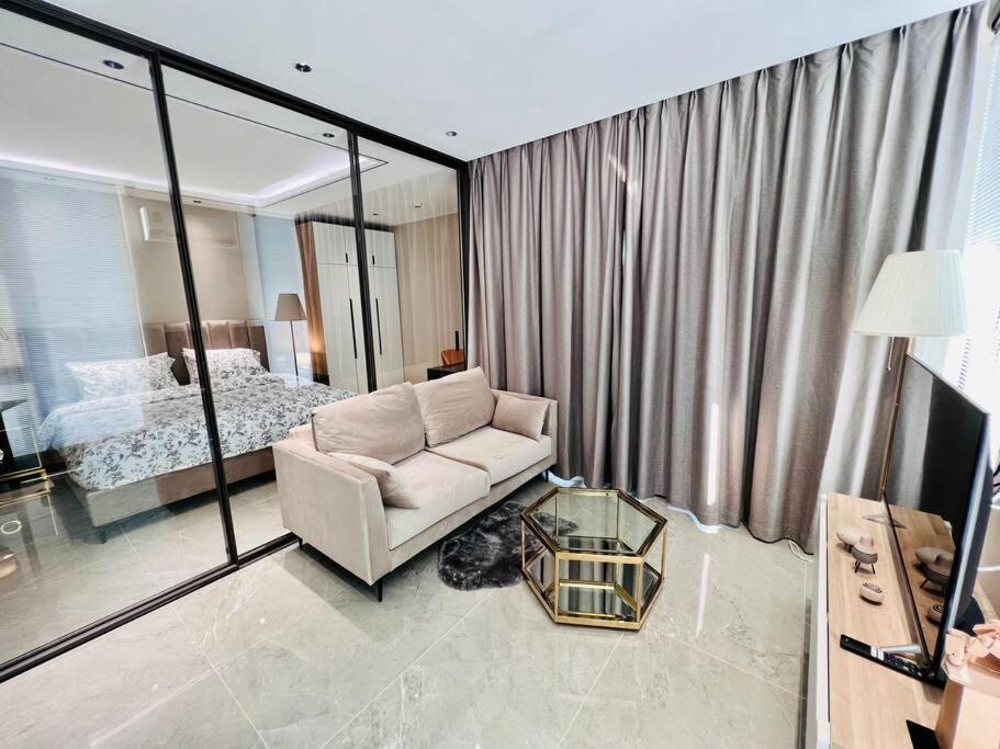 Apartment Glory กลอรี่คอนโด *