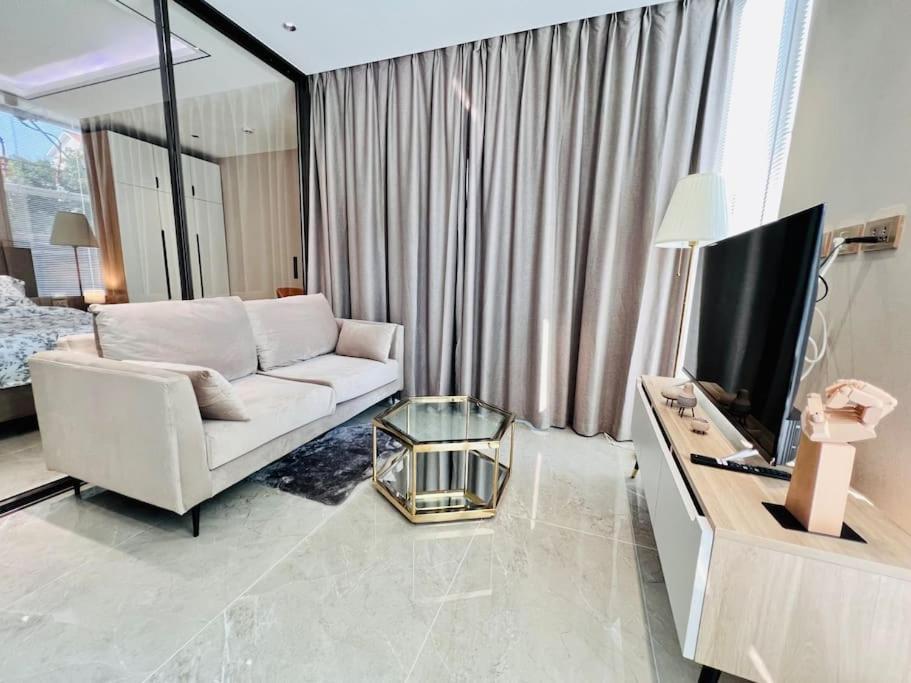 Apartment Glory Condominium กลอรี่คอนโด