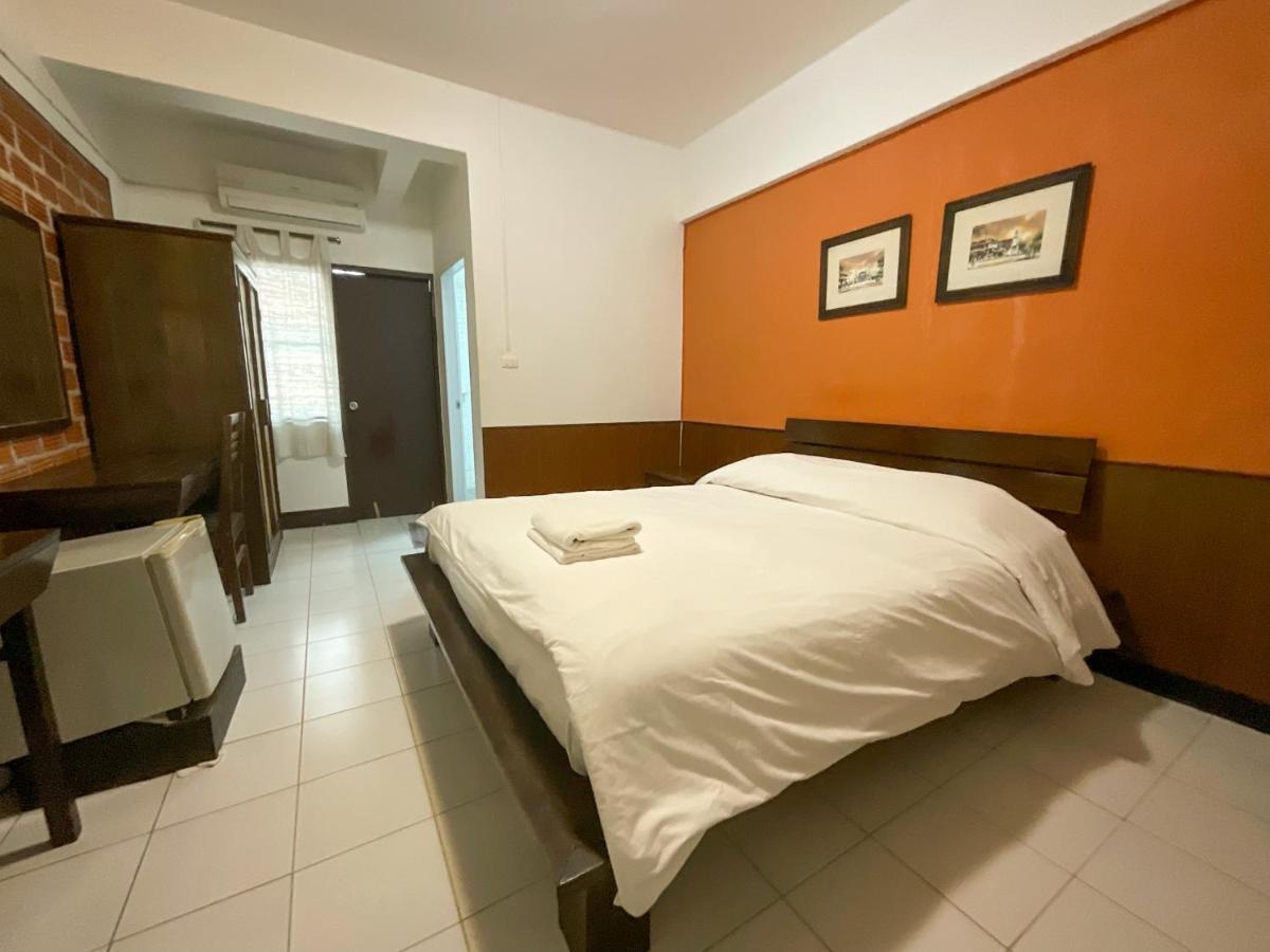Mali's Hotel 2*