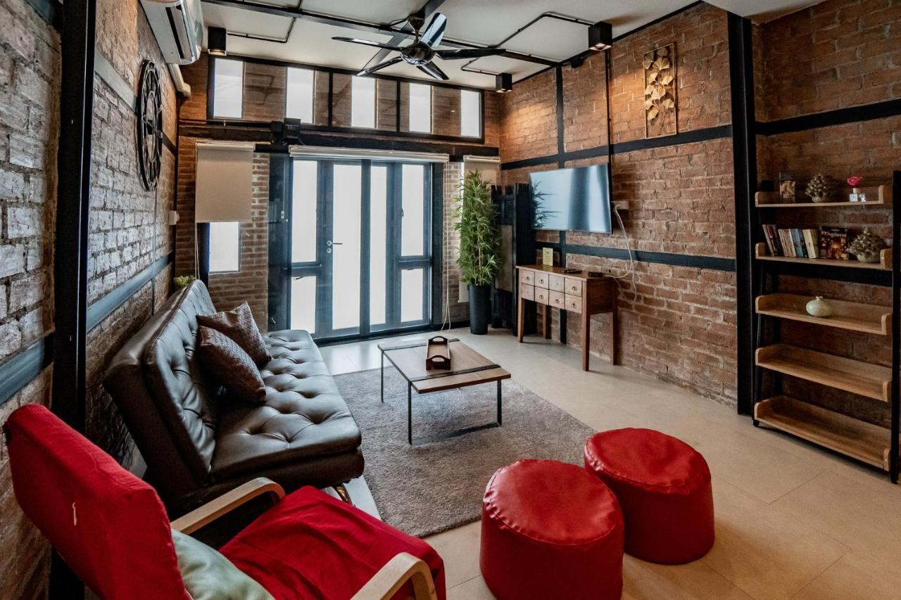 Luxury Industrial Flat In The Heart Of