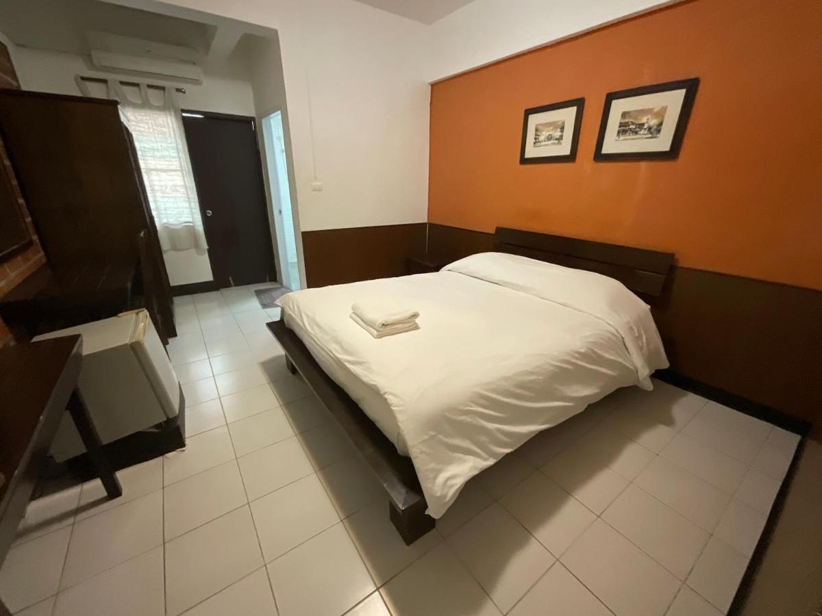Mali's Hotel