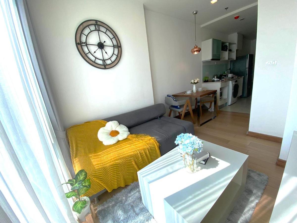 Cozy & Luxury Living In *