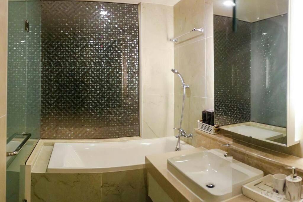 Rooftoppool#sauna#gym#best Location Intown#luxury Apartment Chiang Mai