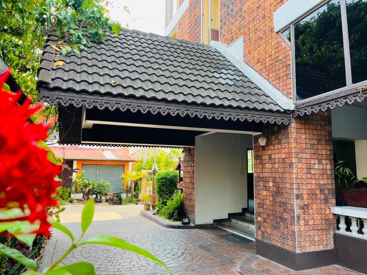 Albergue Wiriya House *