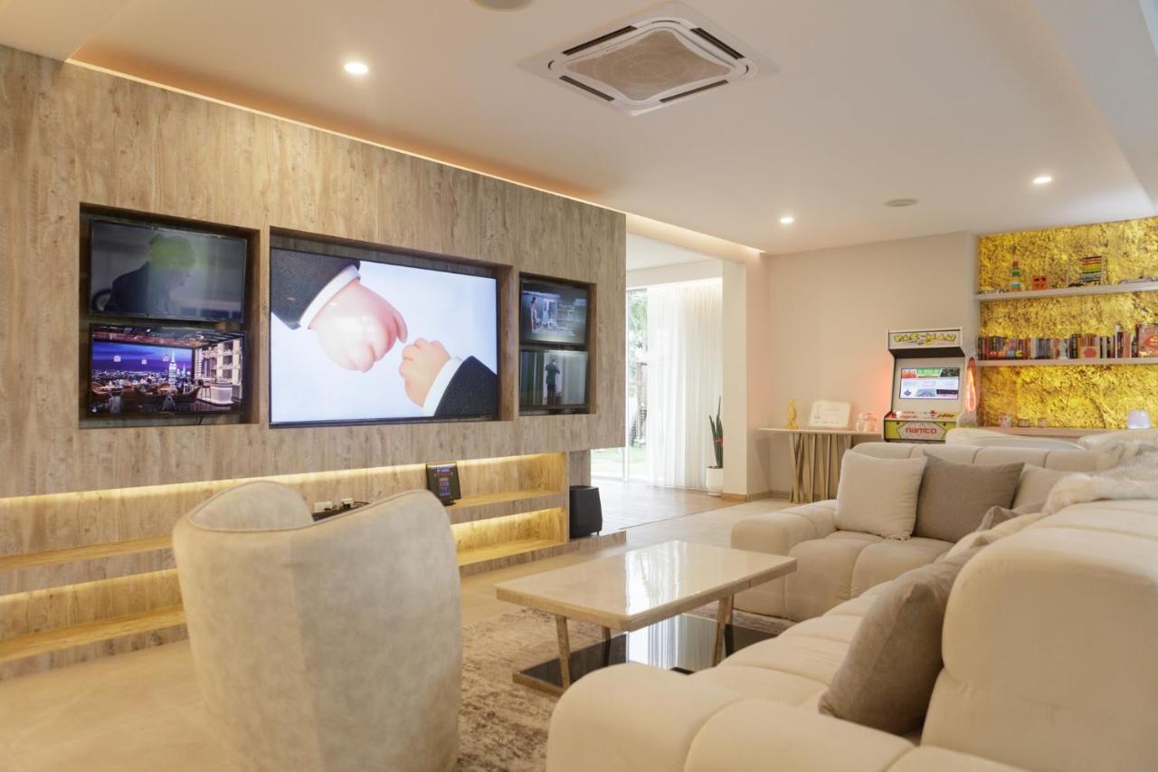Palm - Award Winning Modern Luxury & Exclusive
