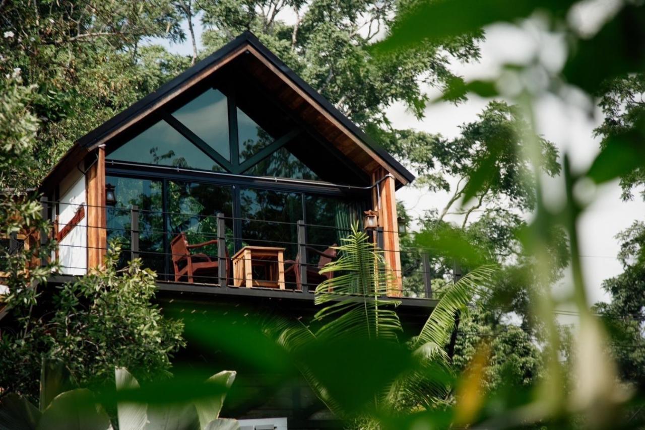 Whispering Waterfalls Cabin Holiday home