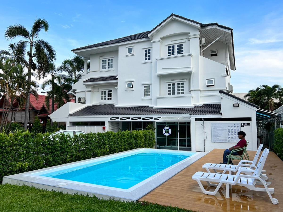 Mini-me Hubs, Charm & Pool In Old Homestay Chiang Mai