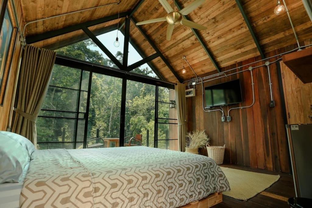 Whispering Waterfalls Cabin Holiday home
