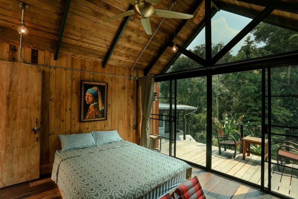 Whispering Waterfalls Cabin Holiday home