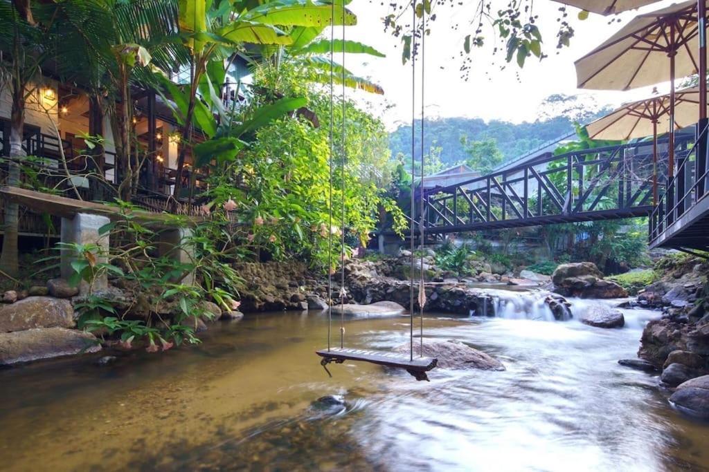 Whispering Waterfalls Cabin *