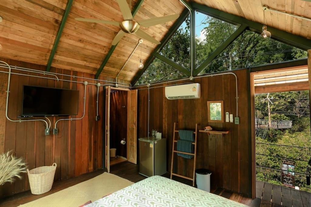 Whispering Waterfalls Cabin Holiday home *