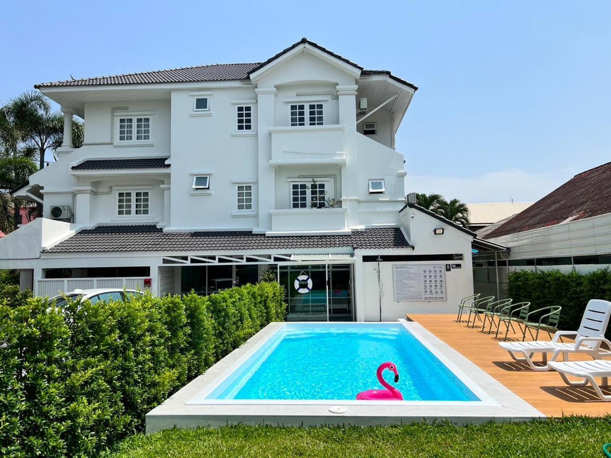 Mini-me Hubs, Charm & Pool In Old * Chiang Mai