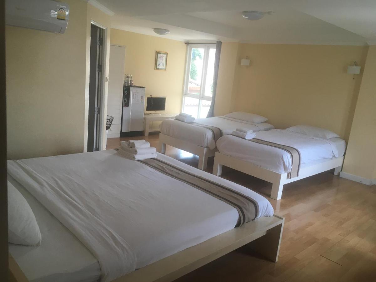 Guest house Triple Palms House