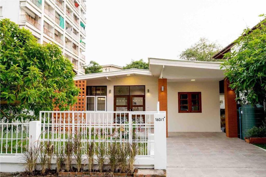 Ray's Home,3br With Front Yard,walkable To Nimman * Chiang Mai