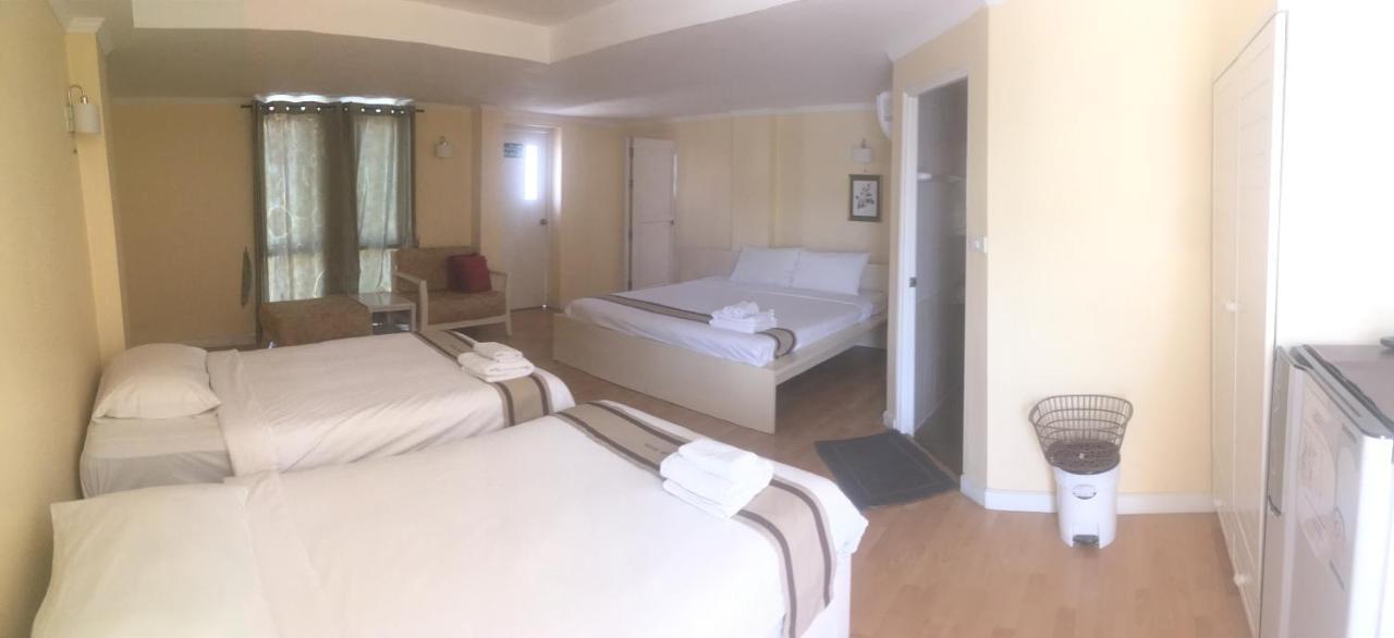 Guest house Triple Palms House