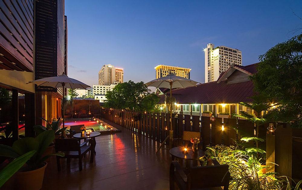 Cm Night Bazaar Boutique Hotel 3*